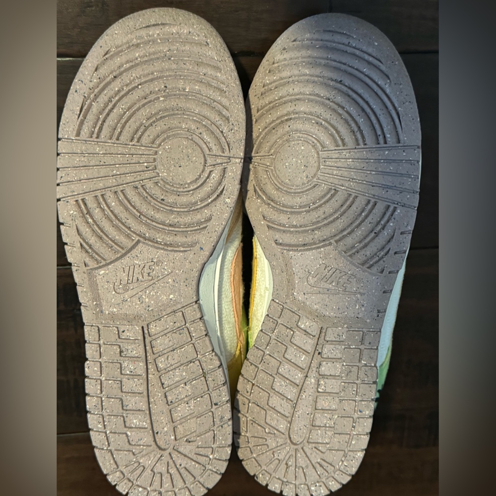 Nike Dunks Low Sun Club (Women’s)